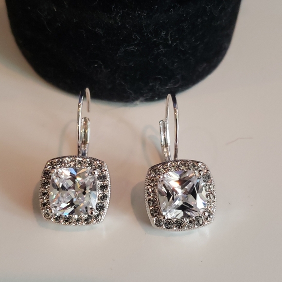 Beautiful Saks Diamond earrings